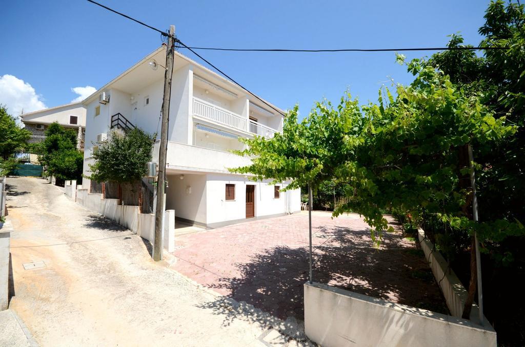 Apartments Vinka Trogir Exterior photo